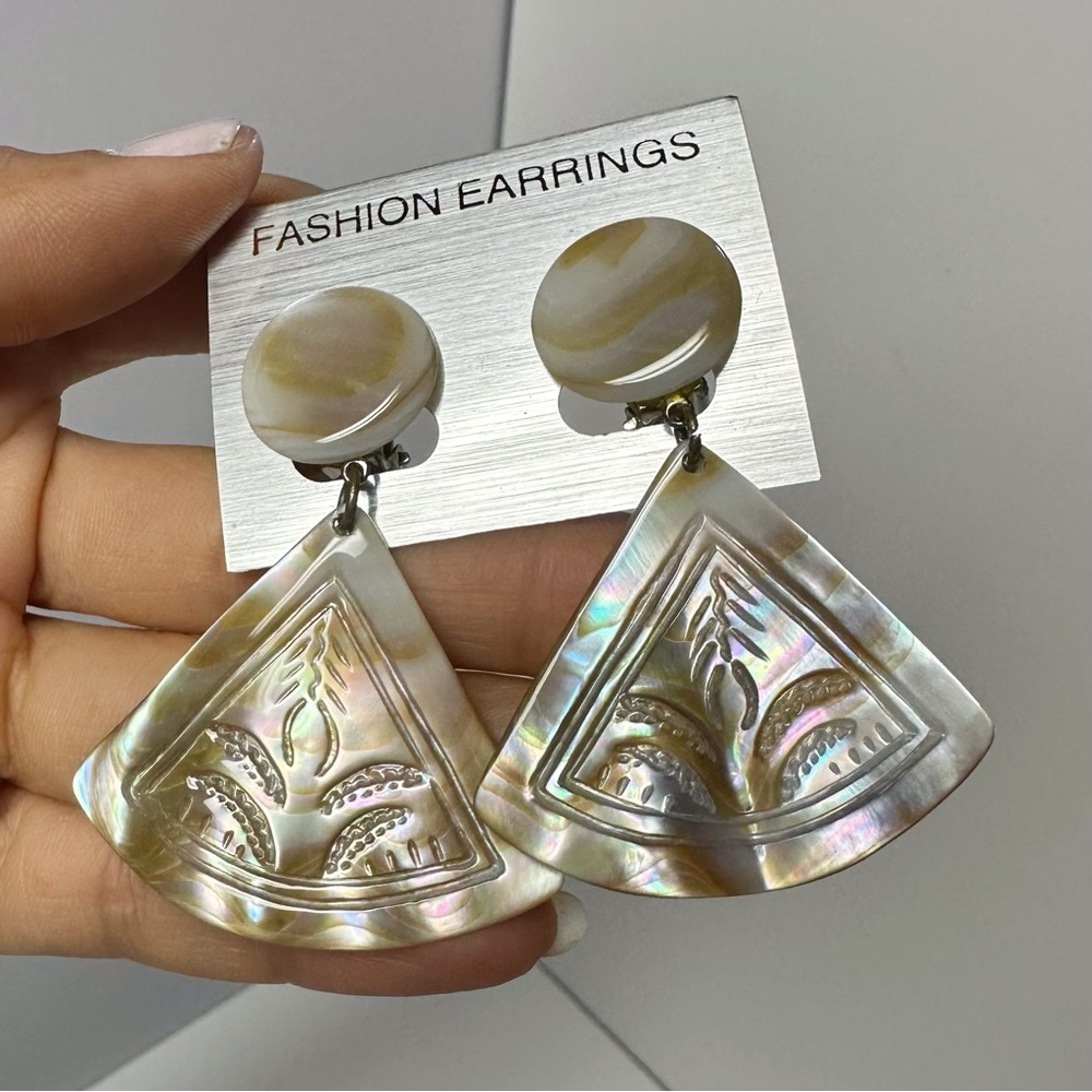 New mother-of-pearl drop earrings